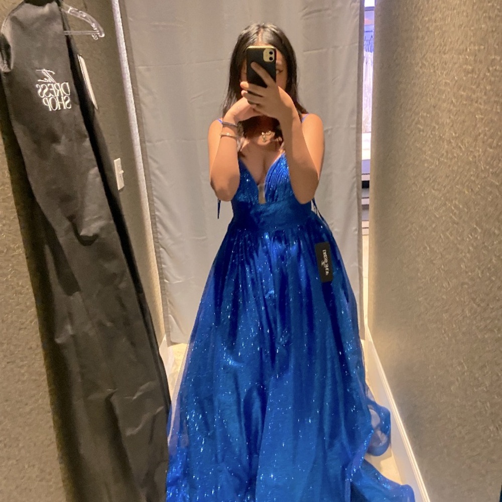 Dark blue Prom Sparkly long dress with trail and adjustable size S-XS of 2-4 :)